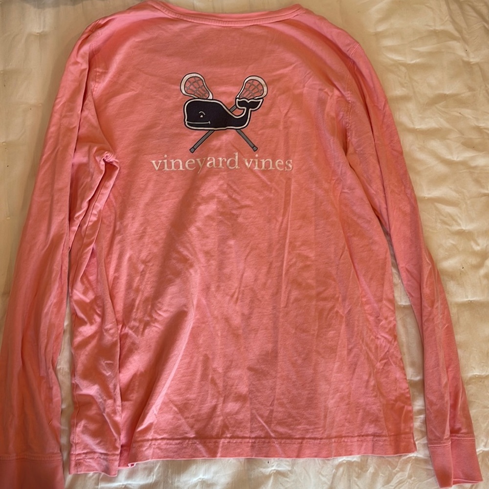 Long sleeved vineyard vines tshirt
